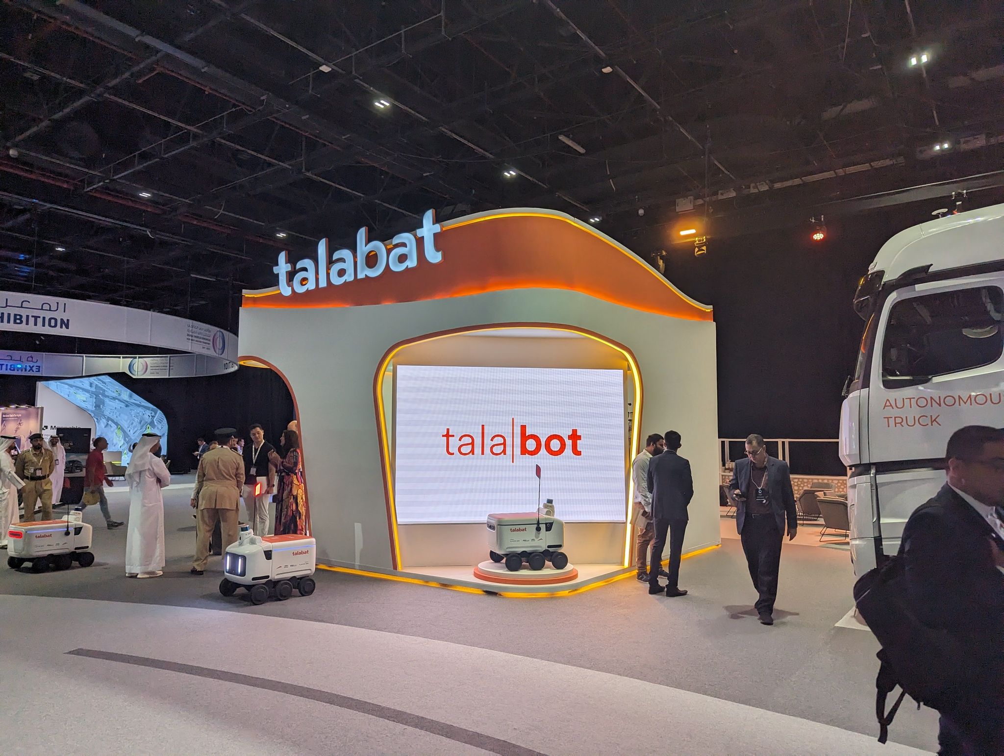 Talabat Interactive RFID Table – AI Summit Innovation Event, Dubai 1