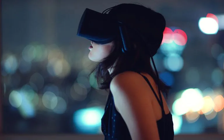 woman with VR headset