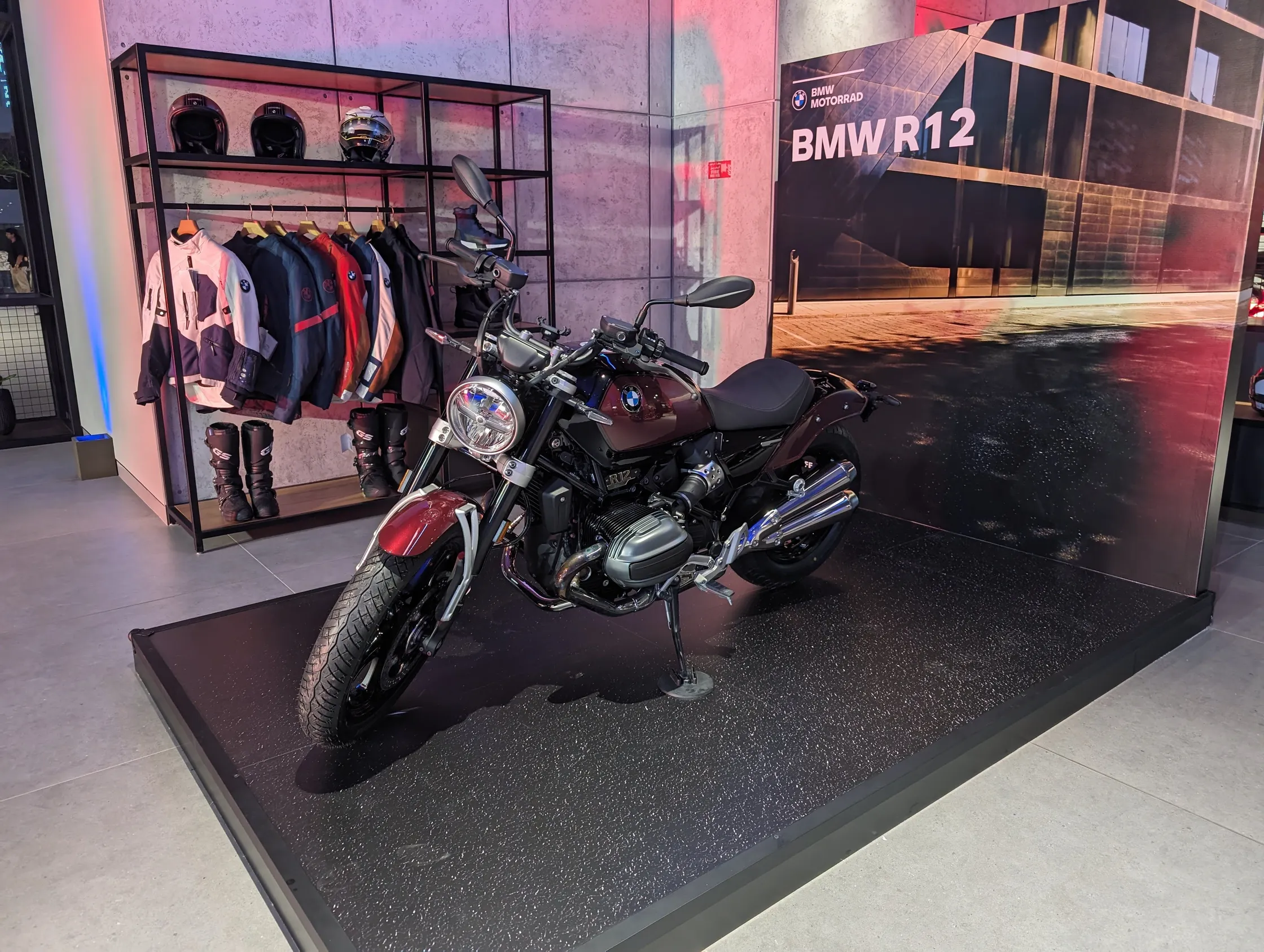 Interactive Poster Signing – Dubai Showroom Launch - Image 10
