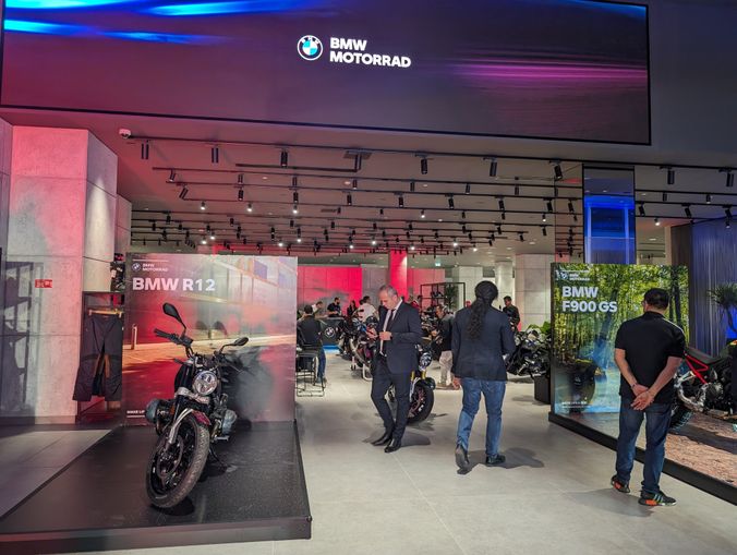 Interactive Poster Signing – Dubai Showroom Launch - Image 5