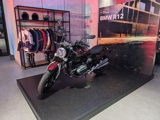 Interactive Poster Signing – Dubai Showroom Launch - Image 10